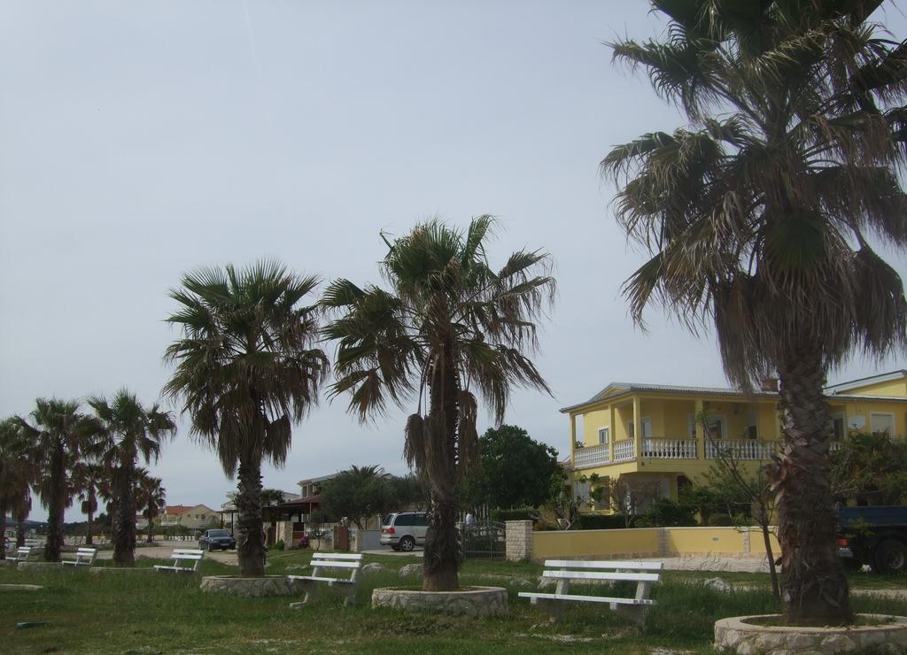 Deby Beach House Vir Exterior photo