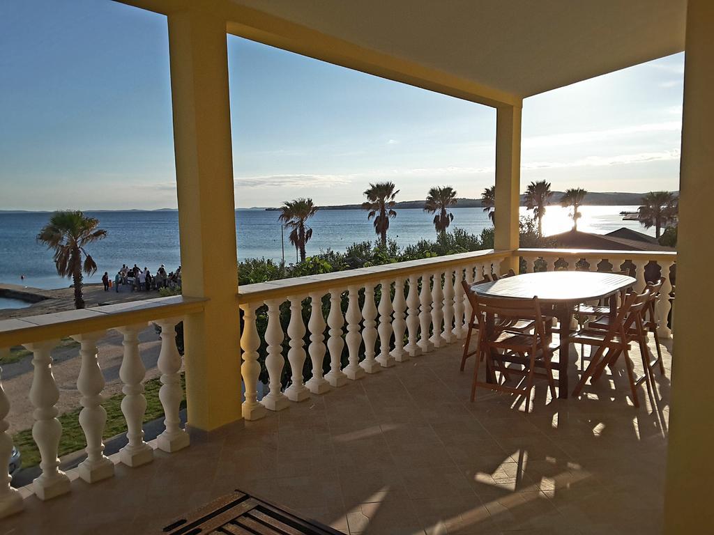 Deby Beach House Vir Exterior photo