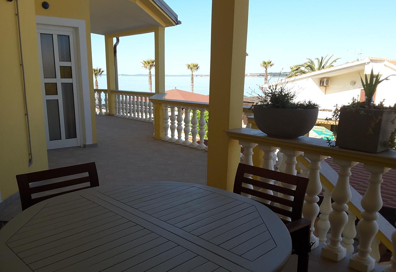 Deby Beach House Vir Exterior photo